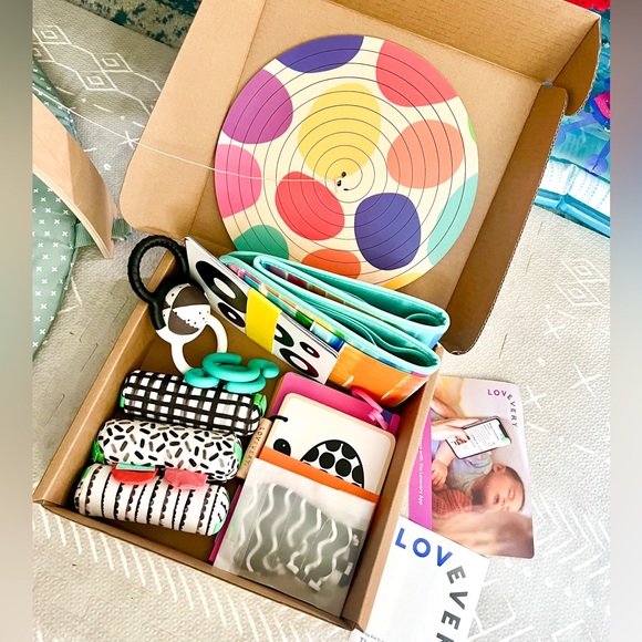 BNIB LOVEVERY Play kit: The Looker (0-12 Weeks) - Picture 4 of 8